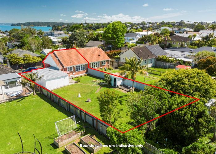  at 7 Livingstone Street, Westmere, Auckland