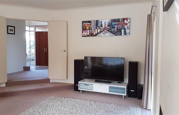  at 7B  Cliff Road, Torbay, North Shore City, Auckland