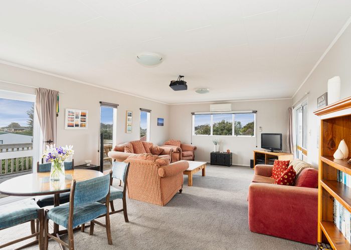  at 76 Kahukura Avenue, Waitārere Beach, Levin