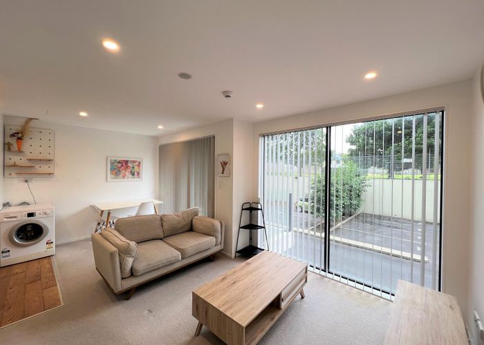  at 17/8 Thompson Park Road, Mount Wellington, Auckland