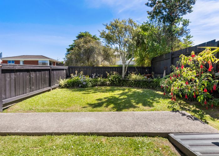  at 2/25 Margaret Place, Milford, North Shore City, Auckland