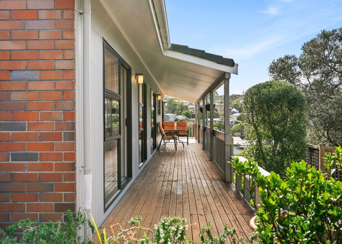  at 2/24 Penzance Road, Mairangi Bay, North Shore City, Auckland