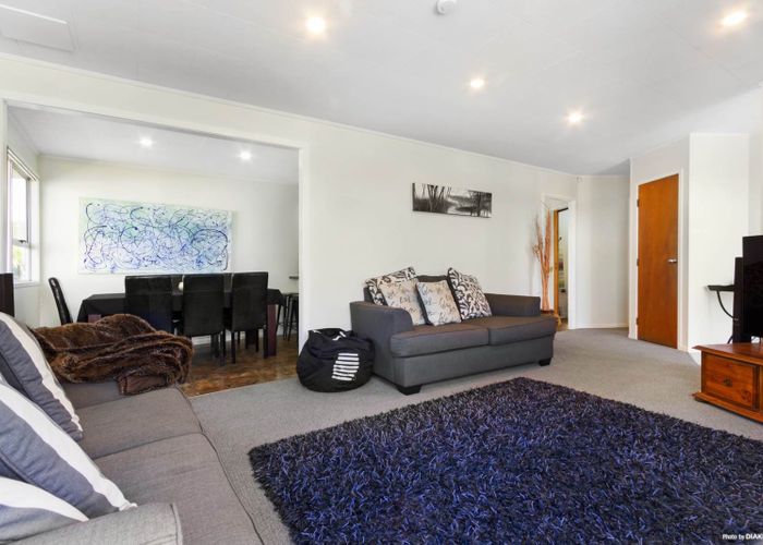  at 4 Landow Place, Henderson, Auckland