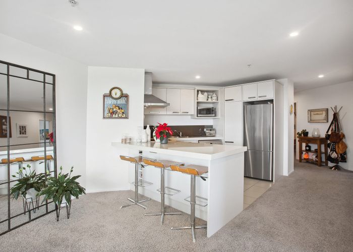  at 2A/84 Gunner Drive, Te Atatu Peninsula, Waitakere City, Auckland