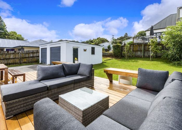  at 2/8 Wykeham Place, Glenfield, Auckland