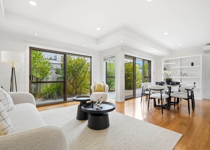  at 8 Albany Highway, Unsworth Heights, North Shore City, Auckland