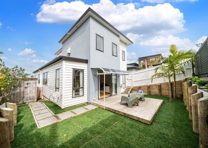  at 674 East Coast Road, Pinehill, North Shore City, Auckland