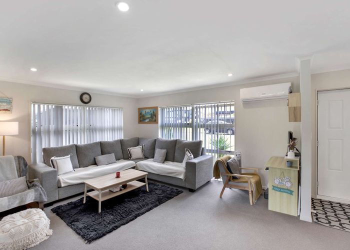  at 13 Hansen Place, Takanini, Auckland