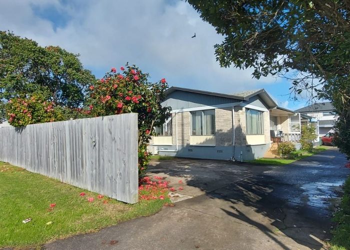  at 1/130 Te Atatu Road, Te Atatu South, Waitakere City, Auckland