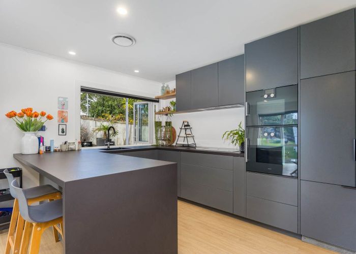  at 1/32 Forrest Hill Road , Forrest Hill, North Shore City, Auckland