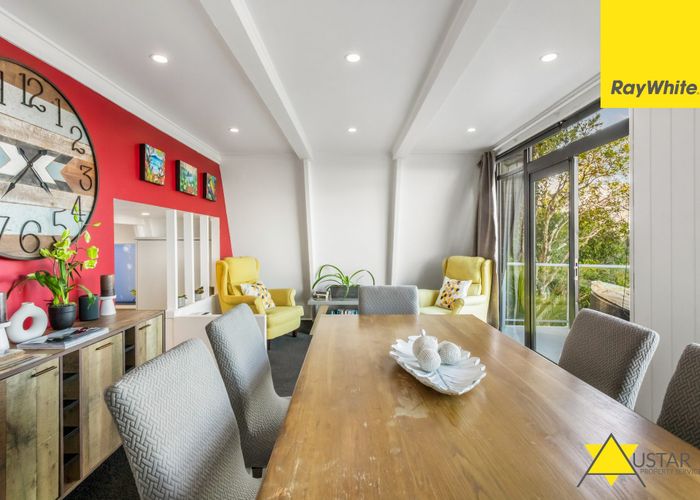  at 3 Brabant Road, Waiatarua, Waitakere City, Auckland