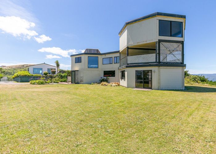  at 20 Sunhaven Drive, Newlands, Wellington