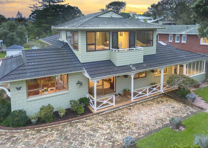  at 950 Beach Road, Torbay, Auckland