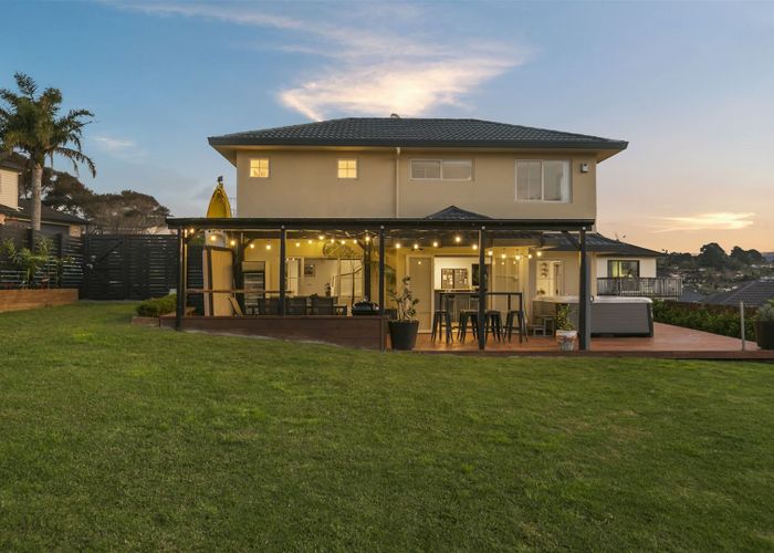  at 2 Castleview Lane, Henderson, Auckland