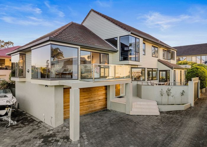  at 2/28 Orchard Road, Waiake, Auckland