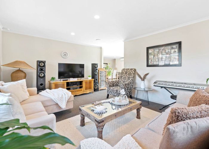  at 18 Carlingford Drive, East Tamaki, Auckland
