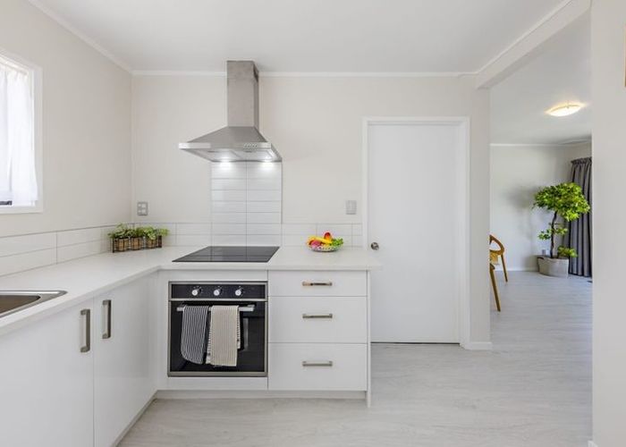  at 6/9 Vine Street, Mangere East, Auckland