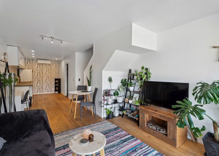  at 2/43 GOLDRIDGE WAY, FRANKTON RD, QUEENSTOWN