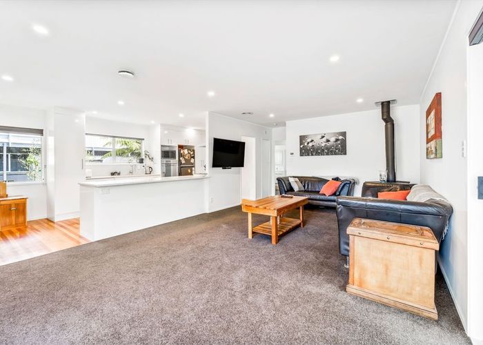  at 5 Seabar Place, Glen Eden, Waitakere City, Auckland