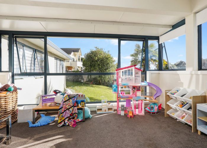  at 16 De Havilland Drive, Goodwood Heights, Auckland