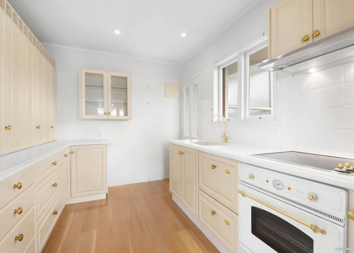  at 2/27 Sanders Avenue, Takapuna, Auckland