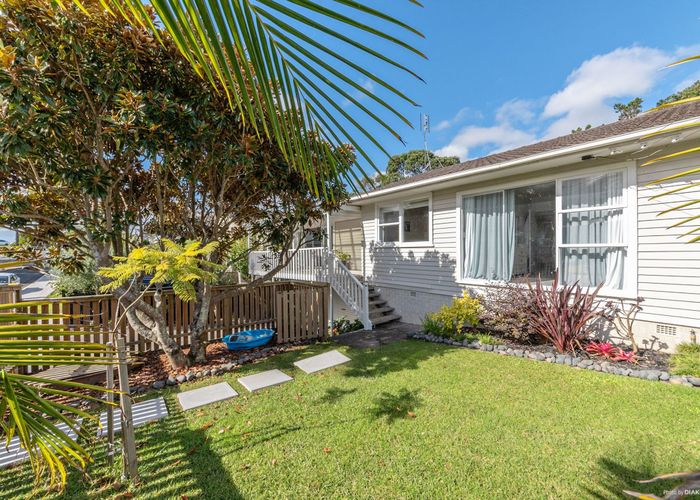  at 122 Tiroroa Avenue, Te Atatu South, Auckland