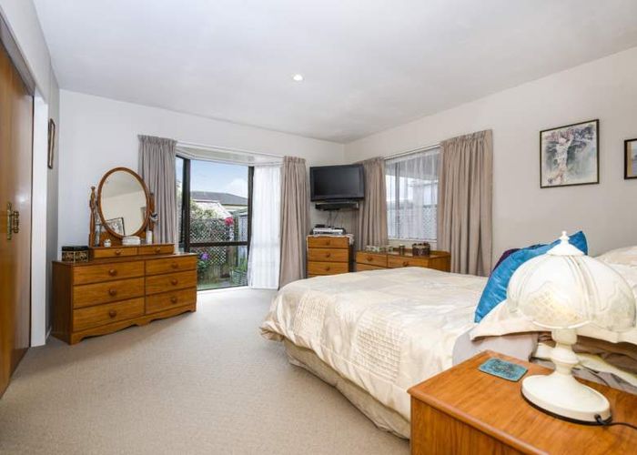  at 2/18 Wairakei Street, Greenlane, Auckland