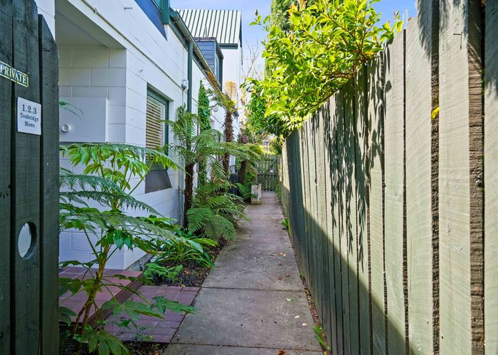  at 2/12 Shrewsbury Street, Merivale, Christchurch