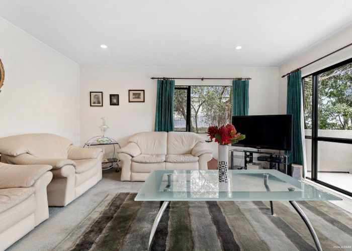  at 2/162 Forrest Hill Road, Forrest Hill, North Shore City, Auckland