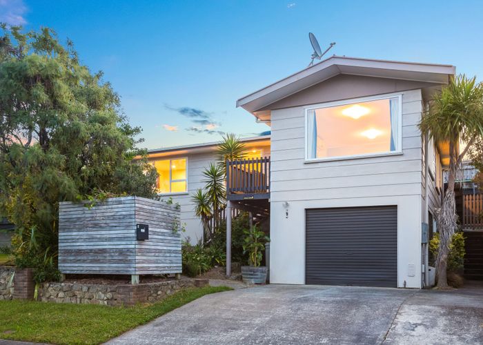  at 8 Thimble Lane, Whitby, Porirua, Wellington