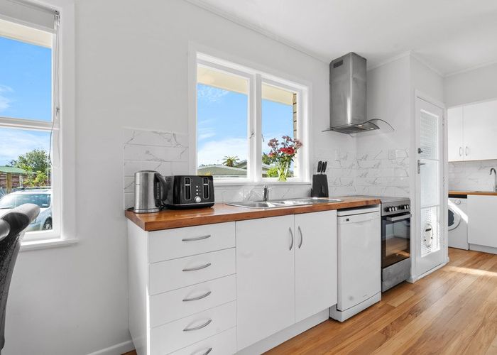  at 20 Rosalind Street, Deanwell, Hamilton