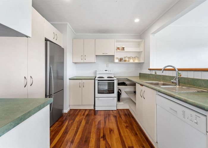  at 528 Beach Road, Murrays Bay, North Shore City, Auckland