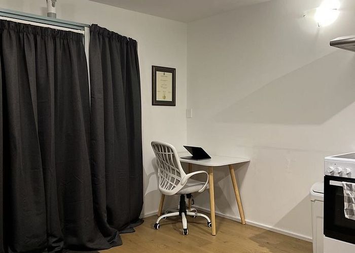  at 2/4 Wynyard Road, Mount Eden, Auckland