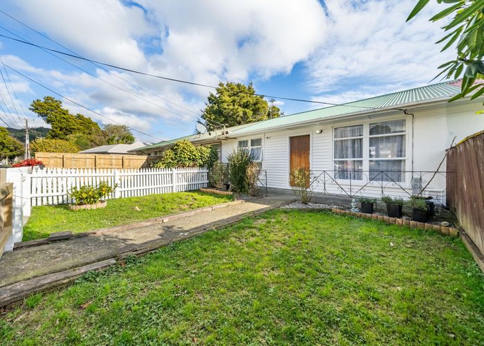  at 2/2 Palfrey Street, Wallaceville, Upper Hutt, Wellington