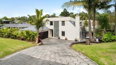  at 2/86 Beach Road, Castor Bay, Auckland