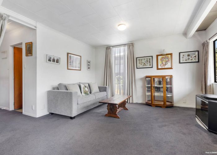 at 2/725 Swanson Road, Swanson, Auckland