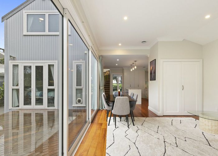  at 10 Inglis Street, Seatoun, Wellington