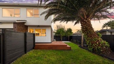  at 4/90 Lynwood Road, New Lynn, Auckland