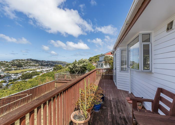  at 4 Aramoana Place, Maupuia, Wellington
