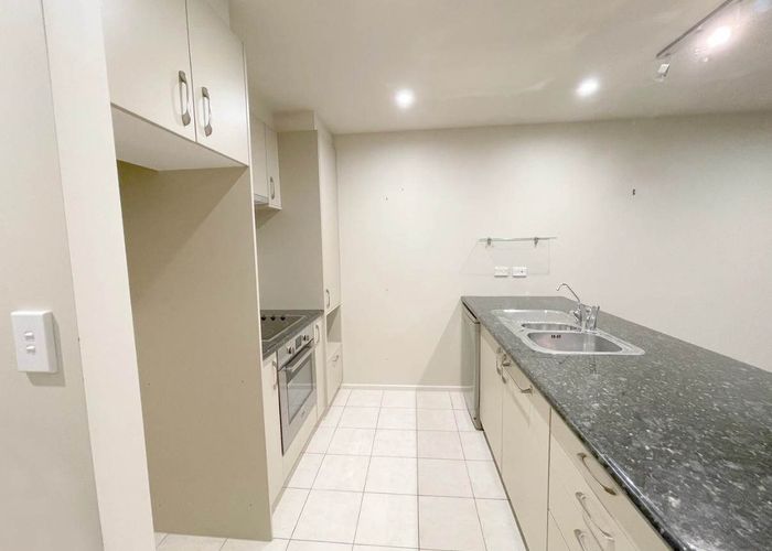  at 42/8 Landscape Road, Papatoetoe, Manukau City, Auckland