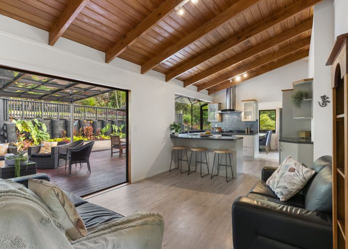  at 16 Parklands Avenue, Swanson, Auckland