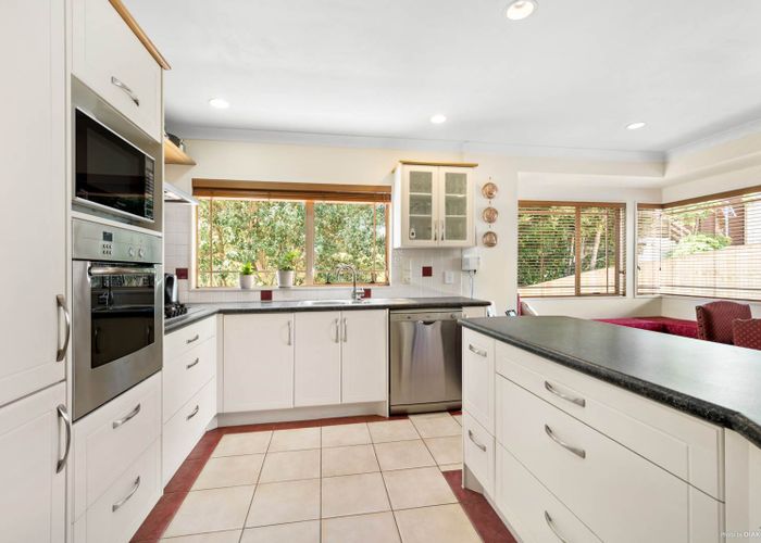  at 2/10 Mawson Avenue, Torbay, Auckland