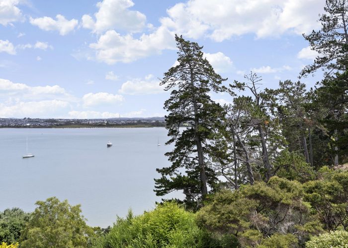  at 7 Eucalyptus Place, Beach Haven, North Shore City, Auckland