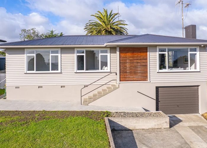  at 15 Windsor Terrace, Durie Hill, Whanganui