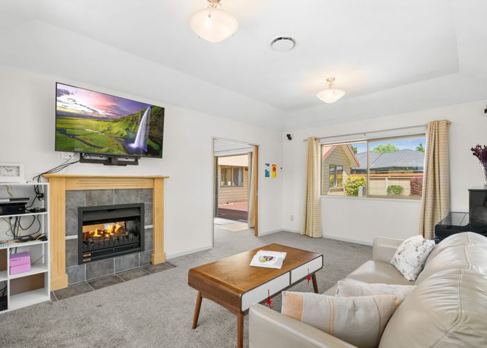  at 40 Woodhurst Drive, Casebrook, Christchurch