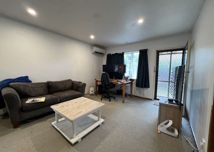  at 2/7a Mountain Road, Mount Wellington, Auckland City, Auckland