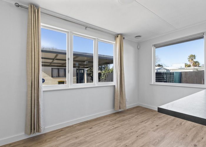  at 5 Magee Place, Chartwell, Hamilton