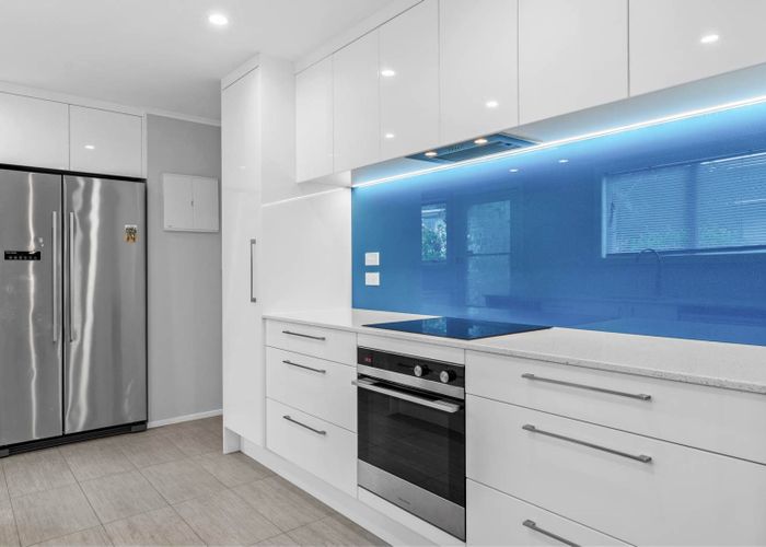  at 2/16 Scarlock Avenue, Browns Bay, North Shore City, Auckland