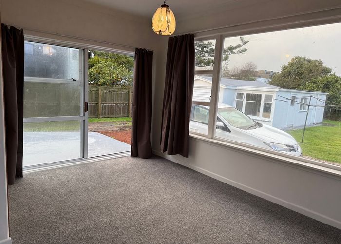  at 17 Peachgrove Road, Te Atatu Peninsula, Waitakere City, Auckland