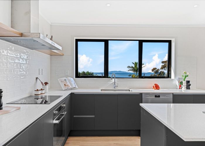  at 2/14 Clifton Road, Waiake, North Shore City, Auckland